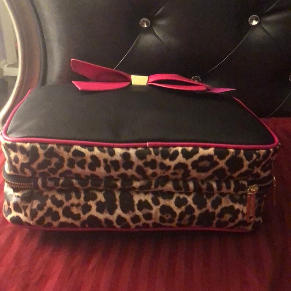 NWT BETSEY JOHNSON cosmetic weekender bag - Picture 4 of 5